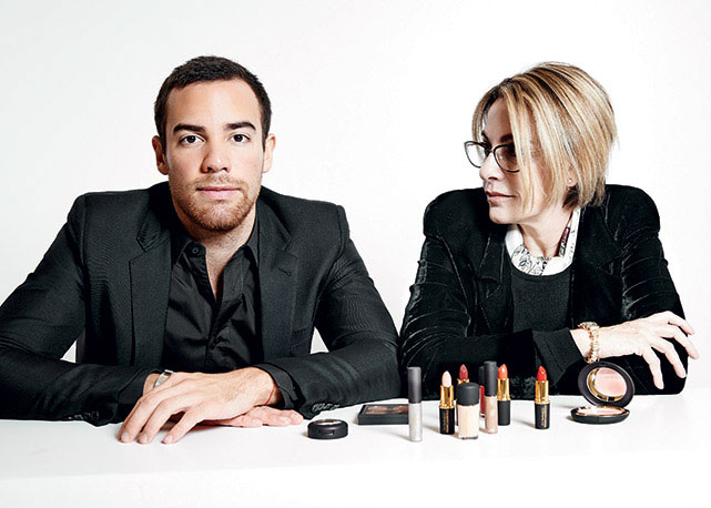 Pedro Lourenço com Edith Meirelles, diretora de marca da M.A.C no Brasi - Foto: divulgação