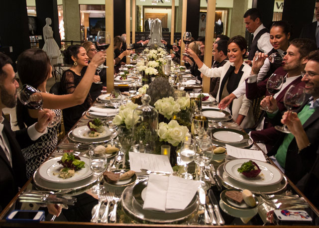 Mesa cheia para comemorar o encerramento do Wedding Awards - Foto: Maurício Decourt/divulgação