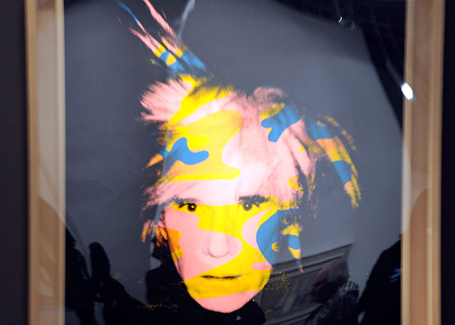 O autorretrato de Andy Wharhol já arrematado na feira Art Basel - Foto: Getty Images