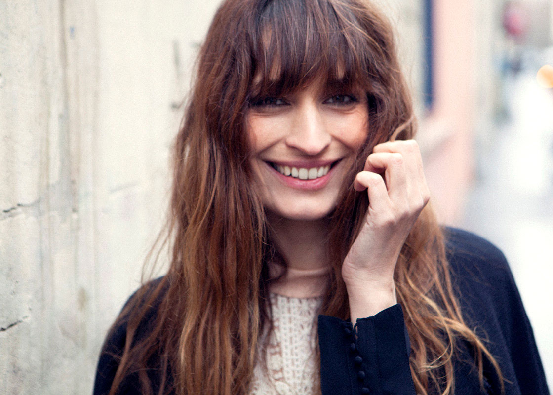 Caroline de Maigret, a modelo que representa o ideal do cabelo frances - Foto: reprodução
