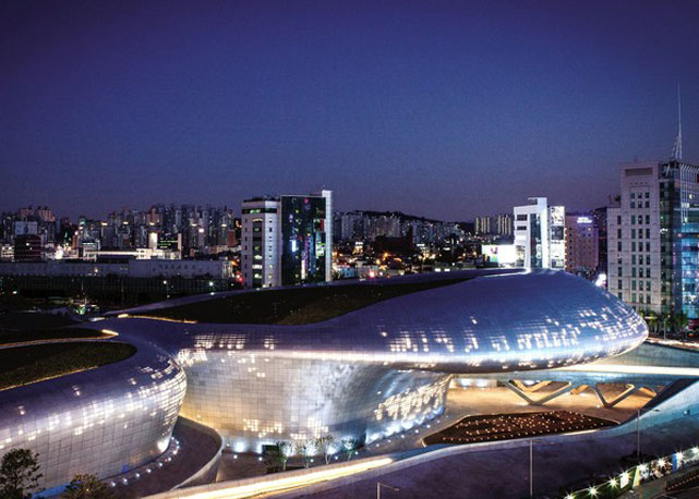 O Dongdaemun Design Plaza, em Seul, onde acontece a expo - Foto:Reprodução