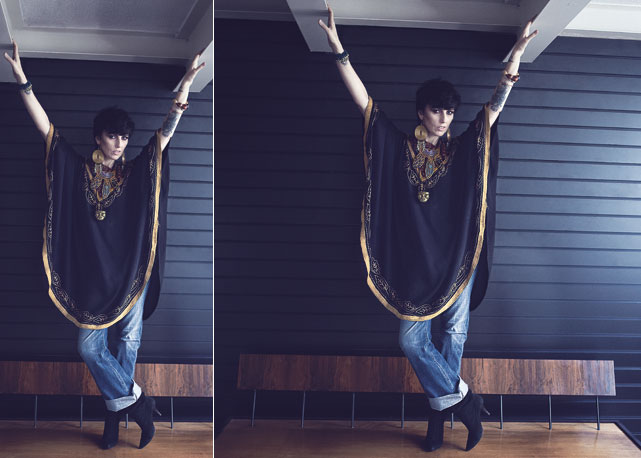 Chiara Gadaleta veste túnica vintage e calça jeans 7 for All Mankind. Maxi-colar Gustavo Silvestre e pulseiras Patrícia Moura - Foto: reprodução/Harper's Bazaar