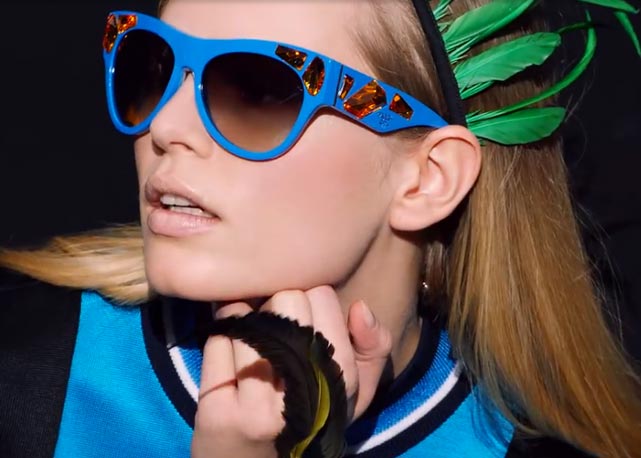A coleção de óculos da Prada segue a mesma inspiração do desfile da maison - Foto: divulgação