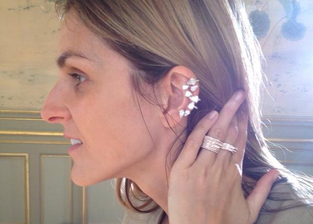 Gaia Repossi veste seu próprio ear-cuffy - Foto: divulgação
