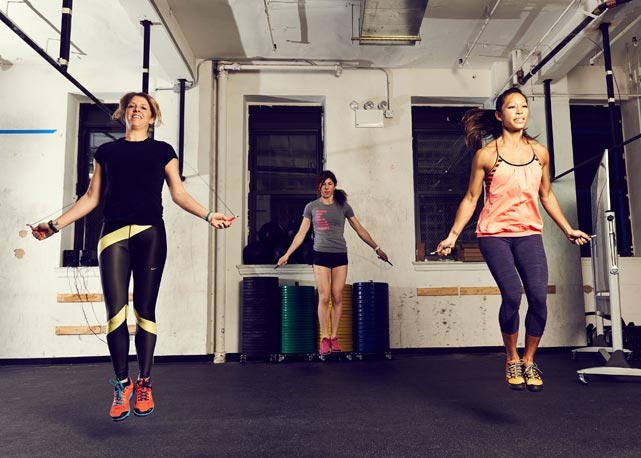 Vale correr, saltar, pedalar... - Foto: reprodução/Harper's Bazaar