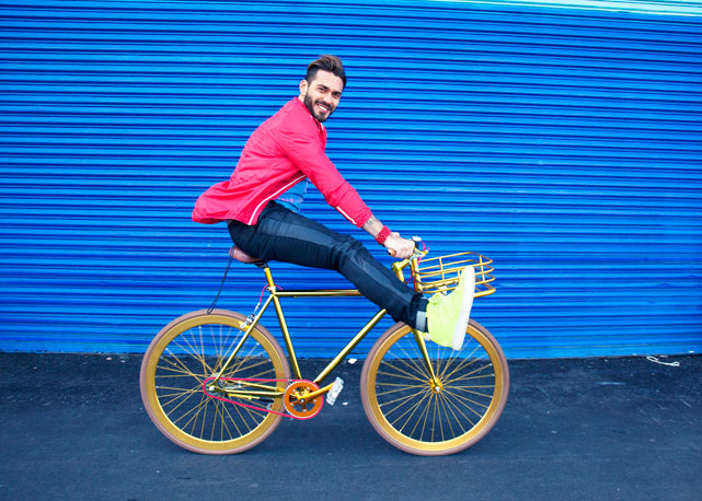 Lorenzo Martone com uma de suas bicicletas - Foto: divulgação