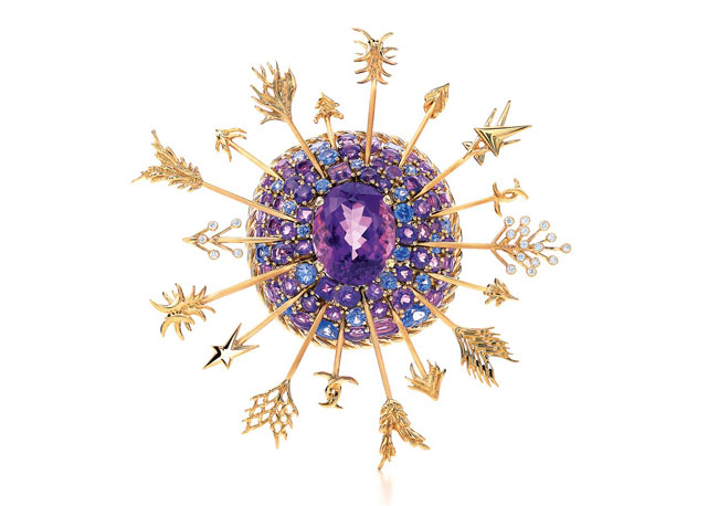 Broche Jean Schlumberger Arrows com diamantes, ametistas e safiras Montana, em ouro 18k, £ 81.500 (cerca de R$312 mil) - Foto:reprodução