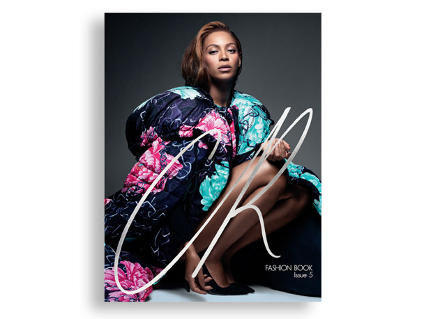 A capa da nova edição da CR Fashion Book - Foto:divulgação