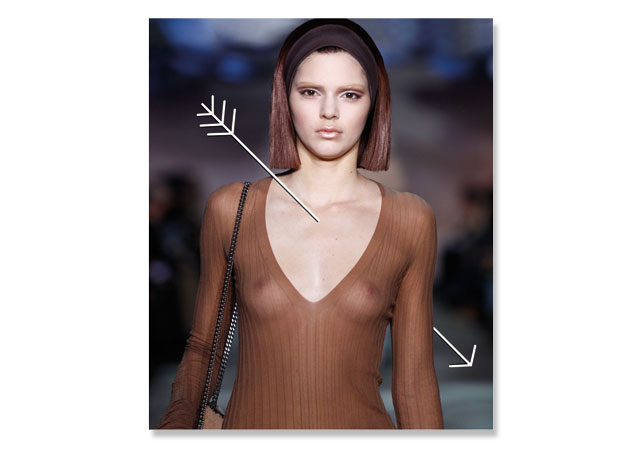 "Ao olhá-la com aquele body, visualizei um coração. É um simples grafitti", diz o artista sobre a obra com a modelo Kendall Jenner na passarela de inverno 2014 para Marc Jacobs - Foto: reprodução/Harper's Bazaar