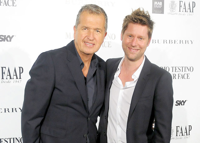 Mario Testino com Christopher Bailey - Foto: Alexandre Virgílio/SiteRG