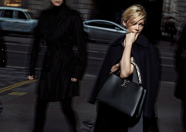 Michelle Williams veste casaco; brincos e bracelete de ouro branco e diamantes, tudo Louis Vuitton - Foto: Peter Lindbergh/divulgação