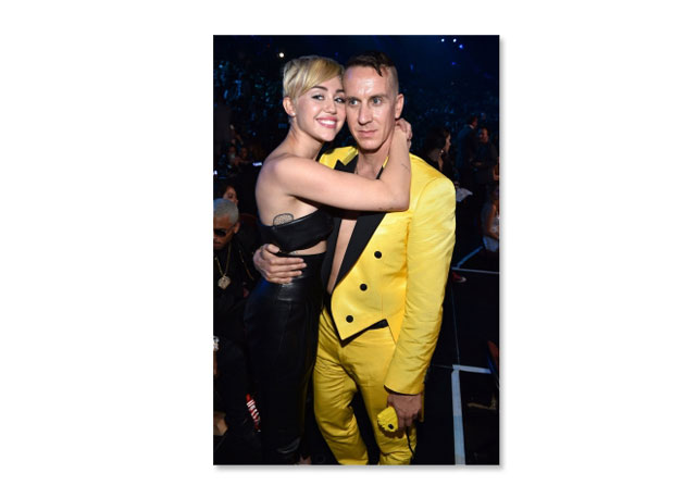 A cantora eo  estilista no VMA's - Foto:divulgação