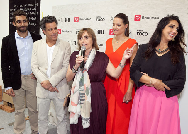 Todos reunidos para a premiação, da esquerda para a direita: Bernardo Mosqueira, Luiz Calainho, Patricia Carta, Brenda Valansi e Elisângela Valadares - Foto: César França/Bazaar Art