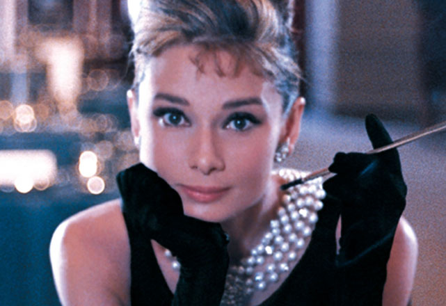 As pérolas usadas por Audrey Hepburn em Bonequinha de Luxo são da joalheria - Foto: reprodução