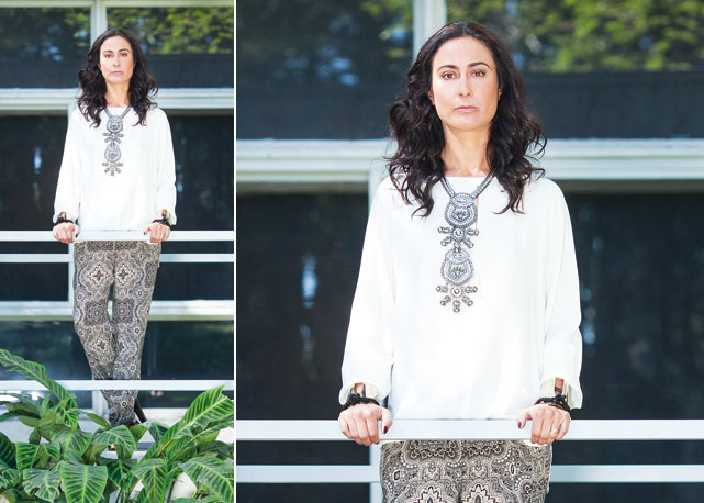 Sofia usa top (R$ 2.250) e calça, R$ 1.340 ambas Max Mara; maxicolar (R$ 368), Pri Schiavinato; e braceletes (R$ 652 cada), Eleonora Hsiung - Foto: Erico Toscano/Harper's Bazaar