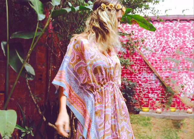 A querida Marina Sanvicente, da Colheita Oficial, veste um dos caftãs da Ecletnica World Design - Foto: reprodução