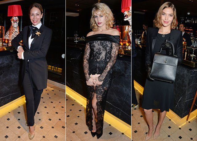 Da esquerda para à direita: Andrea Dellal, Alice Dellal e Arizona Muse com a nova bolsa de Charlotte Olmpia - Fotos: Getty Images