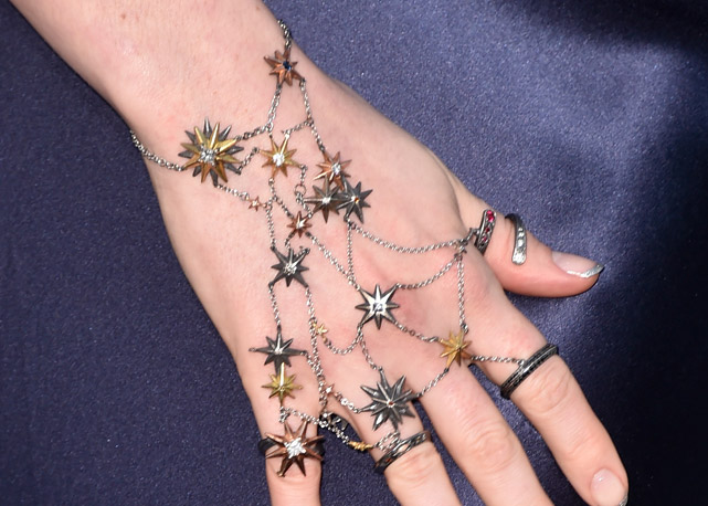 Acessório must have usado por Anne Hathaway, de James Bank - Foto: Getty Images
