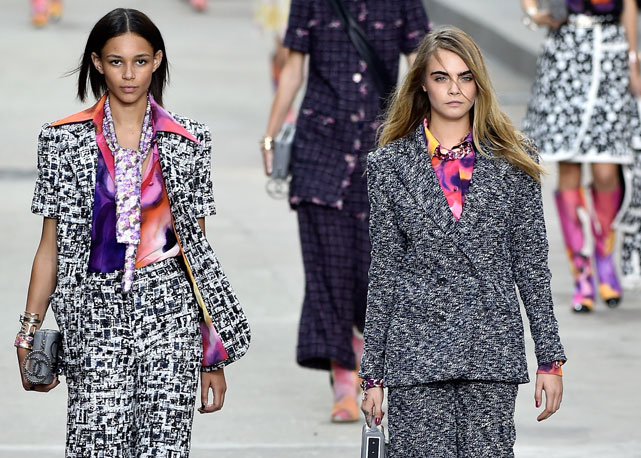 Cara Delevingne no desfile de verão 2015 da Chanel, em Paris - Foto: Getty Images