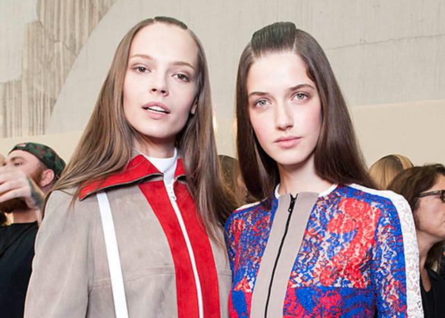 Modelos no backstage do verão 2015 da Carven - Foto: Agência Fotosite