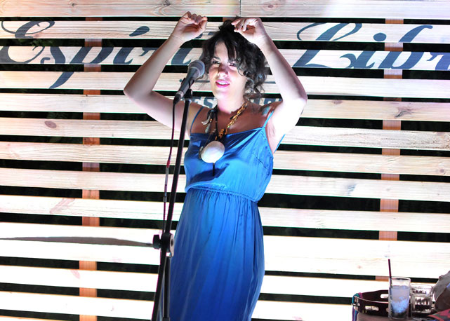 A cantora Céu que animou os convidados - Foto: Alexandre Virgilio/SiteRG
