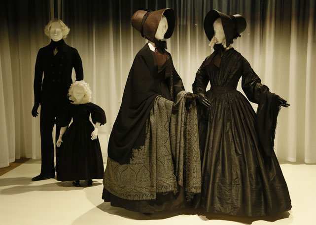 O "Death Becomes Her: A Century of Mourning Attire" está em exposição no Museu Metropolitano de Arte, em NY - Foto: reprodução
