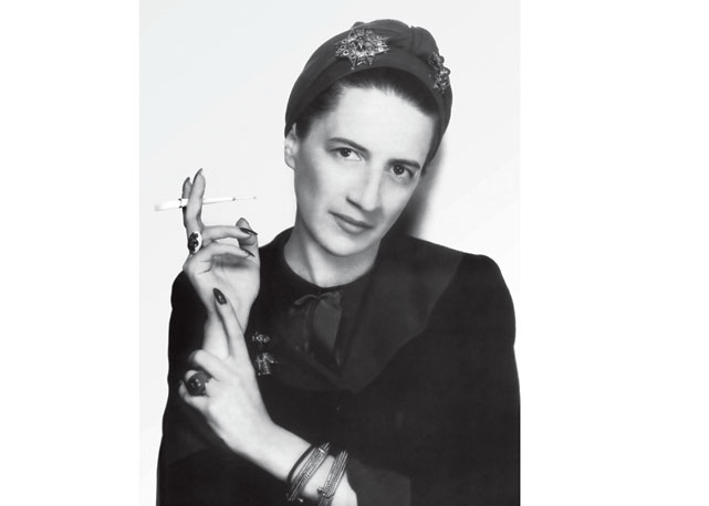 Vreeland usando joias da grife - Foto: reprodução