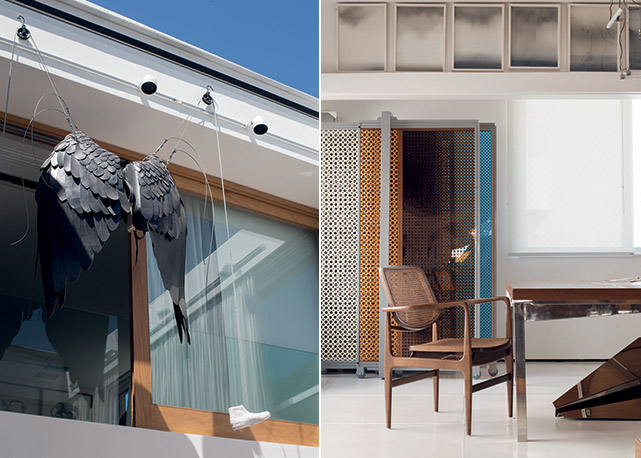 À esquerda, instalação de Lia Chaia. À direita, cadeira Sérgio Rodrigues, mesa Kaif Arquitetura, escultura de metal, sob a mesa,Eric Zamorra - Foto: reprodução/Harper's Bazaar