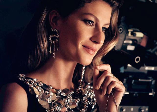 Gisele Bündchen em ação no behind the scenes da Chanel - Foto: reprodução
