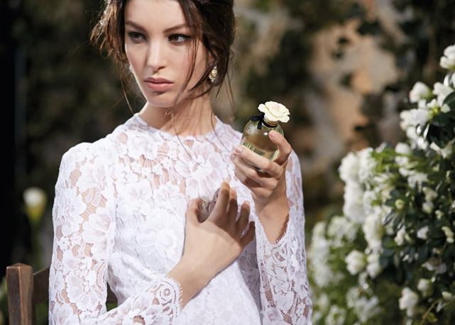 Kate King na campanha da fragrância Dolce - Foto: divulgação