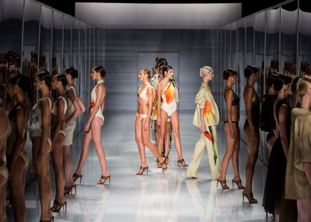 Final do desfile de verão 2015 de Lenny Niemeyer - Foto: Agência Fotosite