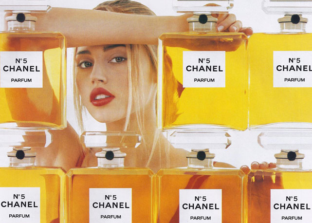 Estella Warren por Luc Besson (1998)