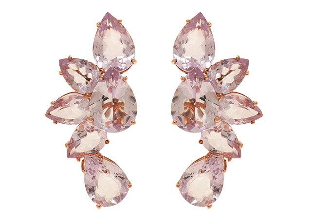 Brincos de ouro e ametistas rosas Aron & Hirsch - Foto: reprodução/Harper's Bazaar