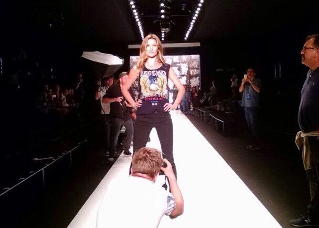 Gisele ensaiando, só na Bazaar! - Foto: reprodução/Instagram/BazaarBR