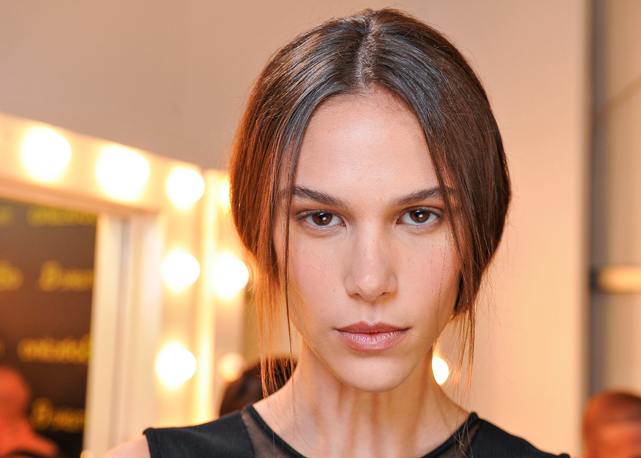 Beleza do desfile de Lilly Sarti, assinada por Daniel Hernandez  -Foto:  Agência Fotosite