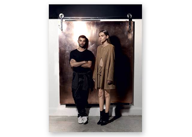 Vitorino e modelo com look do inverno 2015 - Foto: reprodução/Harper's Bazaar