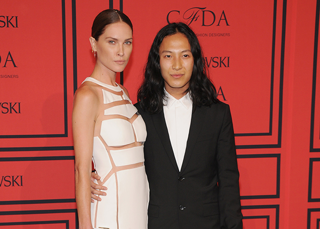 A modelo Erin Wasson ao lado de Alexander Wang - Foto: Getty Images