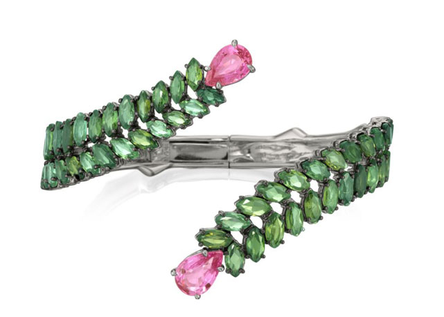 Pulseira de ouro branco 18k, com safiras rosas e turmalinas - Foto: divulgação