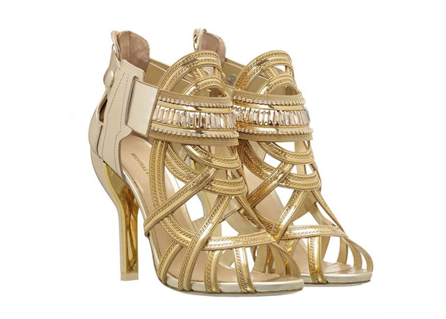 Um dos modelos de Nicholas Kirkwood (£ 2900) - Foto: reprodução