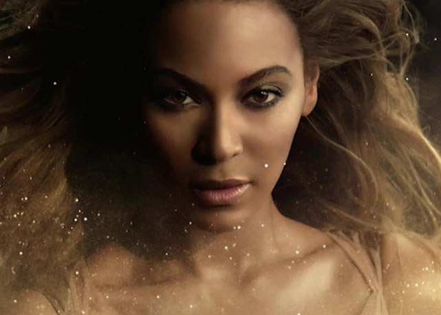 Beyoncé na campanha do seu prefume "Rise" - Foto: reprodução