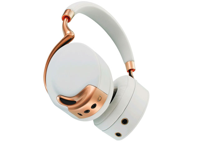 O fone custa US$ 399 - Foto: reprodução/Harper's Bazaar