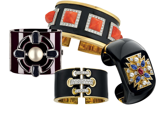Versão atual do Bracelete Cruz de Malta da Chanel, com uma pérola ao centro; Peça orignal desenhada por Verdura; Braceletes com diamantes, ouro e esmalte, David Webb