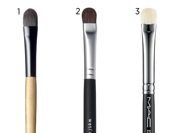 (1) Cream shadow Benefit, R$ 109; (2) wet/dry shadow BareMinerals, R$ 81; e (3) 239 da M.A.C, R$ 119 - Foto: reprodução/Harper's Bazaar
