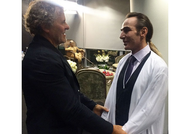 Renzo Rosso cumprimenta John Galliano depois do desfile - Foto: Reprodução Instagram (@renzorosso)