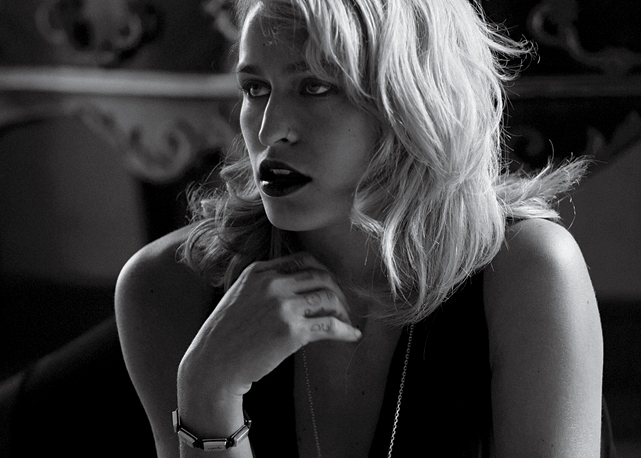 Alice Dellal posa para Bulliony - Foto: Reprodução