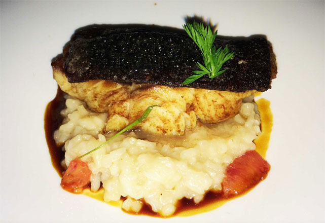 O peixe black code com risotto de caviar do The Littlel Nell - Foto: arquivo pessoal Clarissa Wagner/reprodução