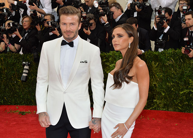 Pode ser em Londres ou em Los Angeles, David e Victoria Beckham exibem sempre suas silhuetas impecáveis! - Foto: Getty Images
