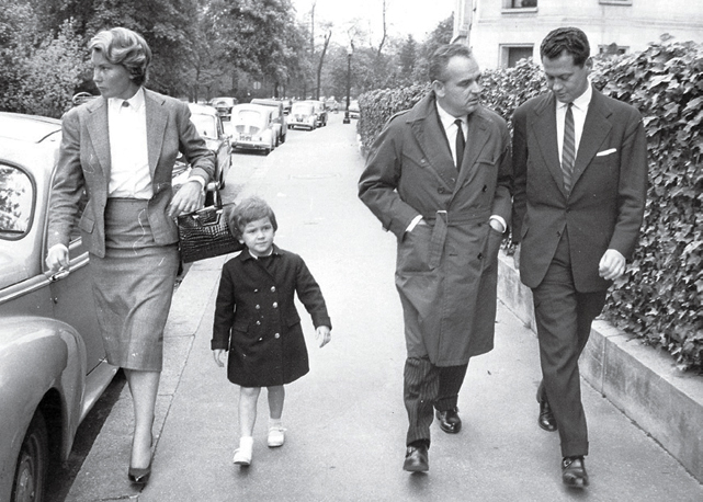 Seus avós Edith e Jean Besins com a filha e o príncipe de Mônaco - Foto: Reprodução