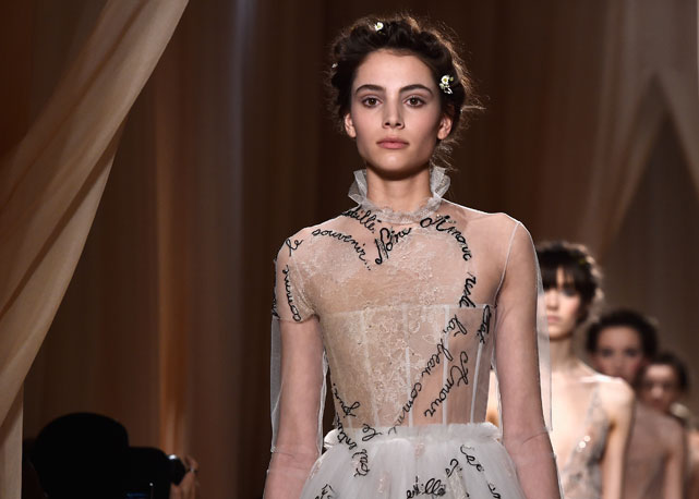 Fila final do verão 2015 da alta-costura da Valentino - Foto: Getty Images