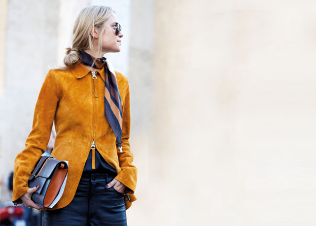 Look de street style de inspiração 70s - Foto: reprodução / Harper´s Bazaar